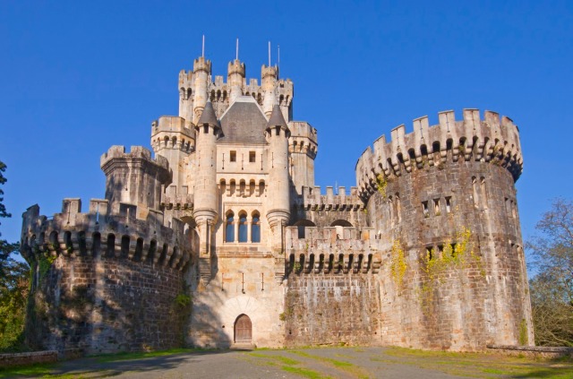 El castillo de Butrón, es un edificio de origen medieval ubicado en el término municipal de Gatica, en la provincia de Vizcaya, España.